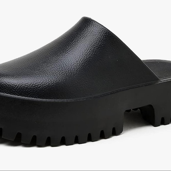 Universal bubble slippers/slides Size 9.  Comfortable and long wearing. - Picture 4 of 5